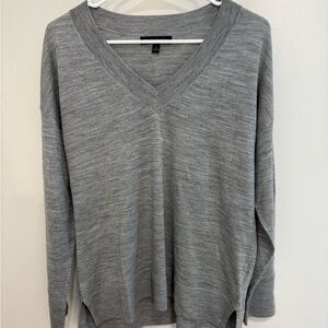 Banana republic 100% merino wool  V-Neck Sweater medium